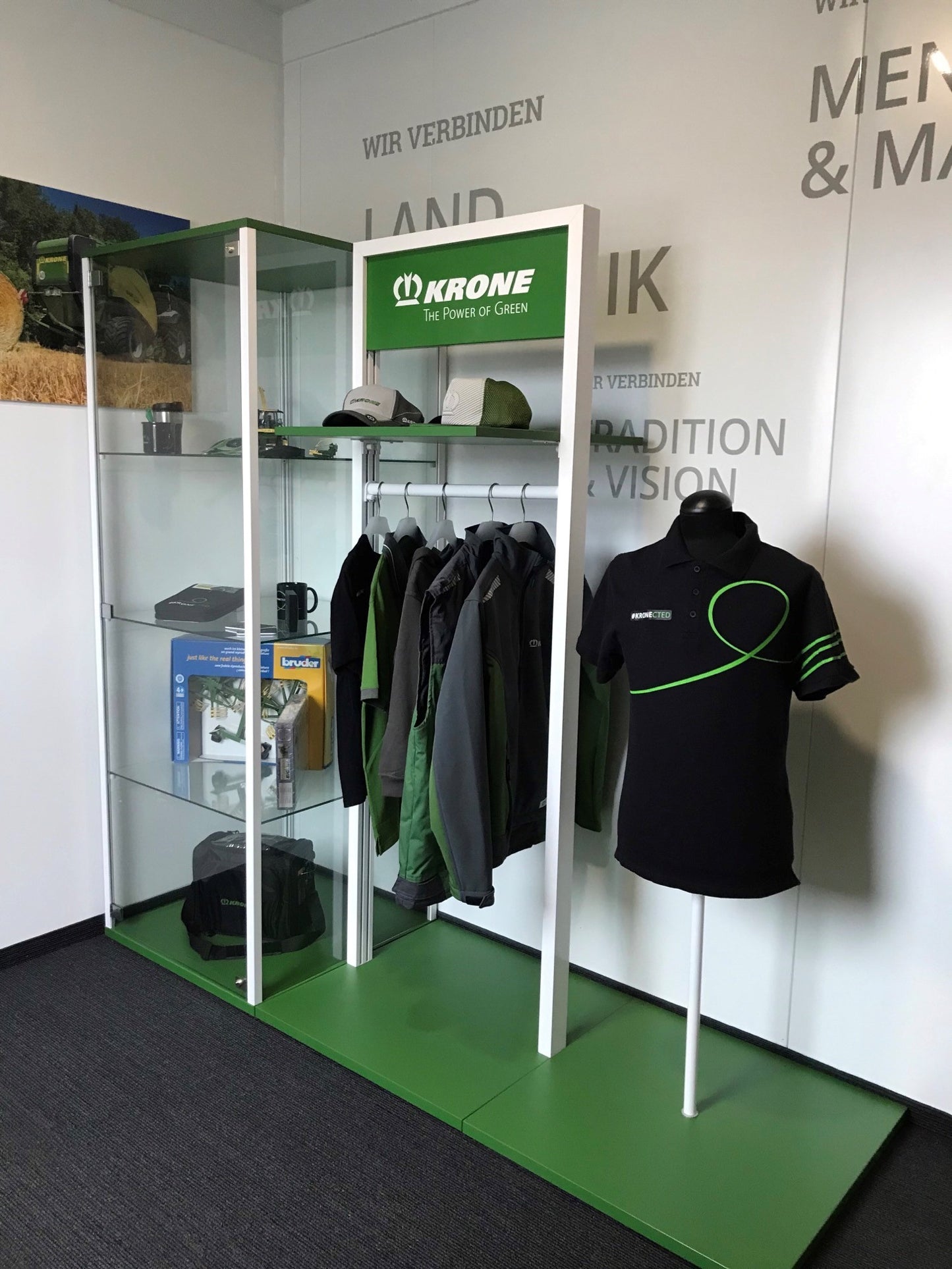 'Farmers Merchandise Shop'