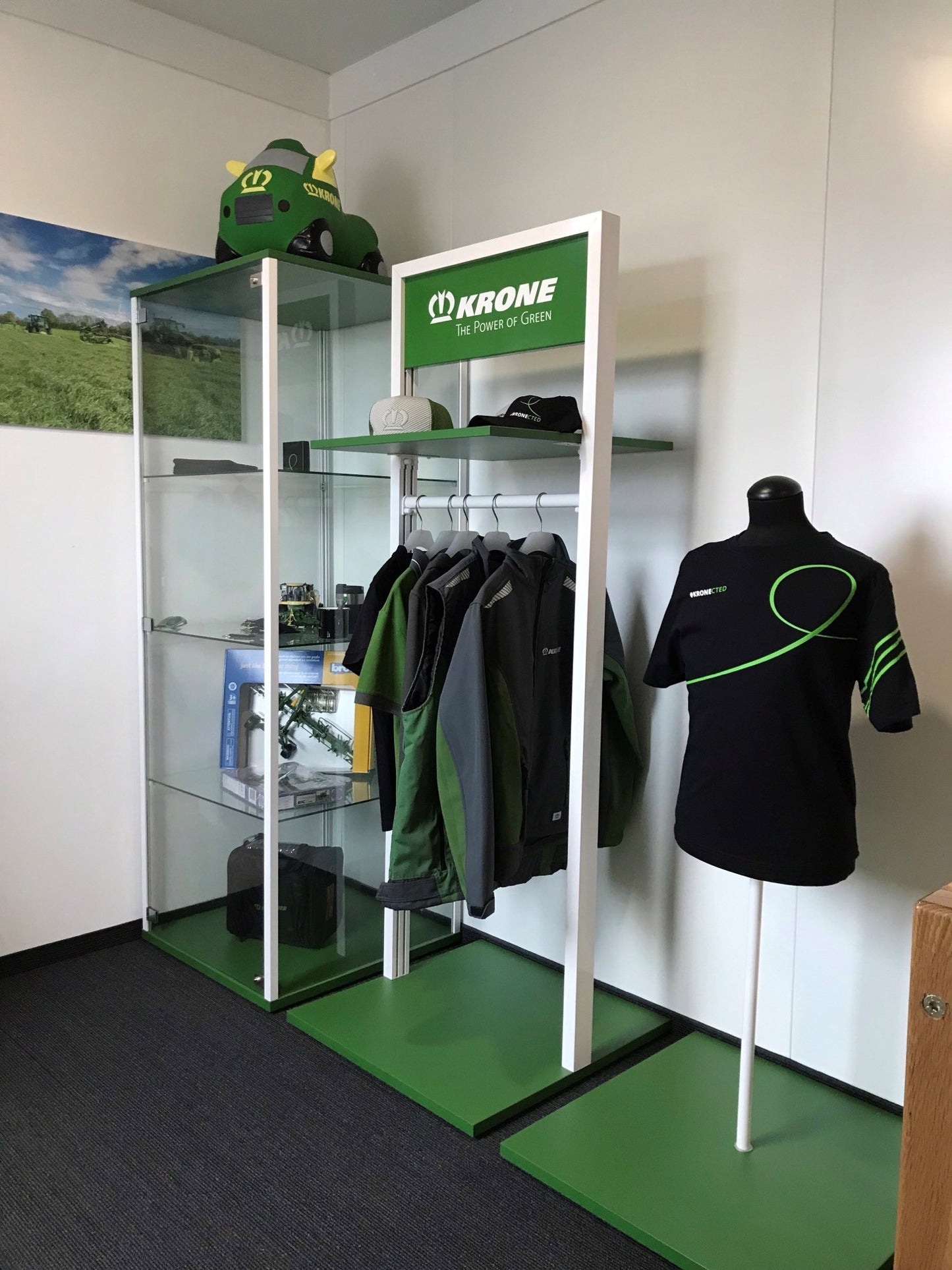 'Farmers Merchandise Shop'